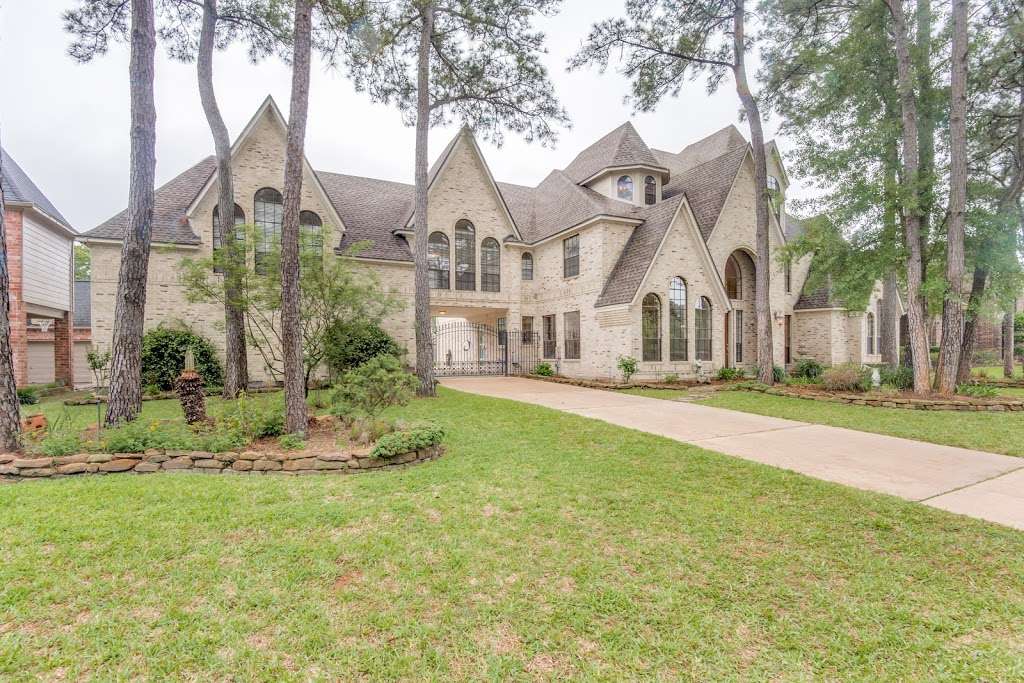 Lynne Sanders Realtor | 18425 Champion Forest Dr #230, Spring, TX 77379, USA | Phone: (281) 236-8217