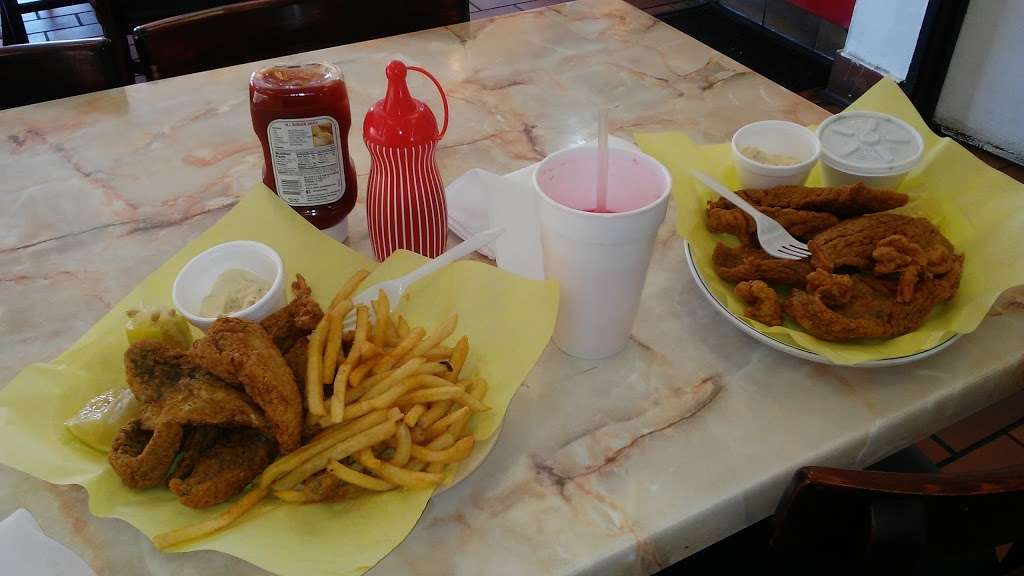 Smittys Famous Fish & Chicken | 9032 Venice Blvd, Culver City, CA 90232, USA | Phone: (310) 815-1029