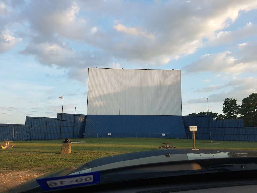 Showboat Drive-In | 22422 Farm to Market 2920, Hockley, TX 77447, USA | Phone: (281) 351-5224