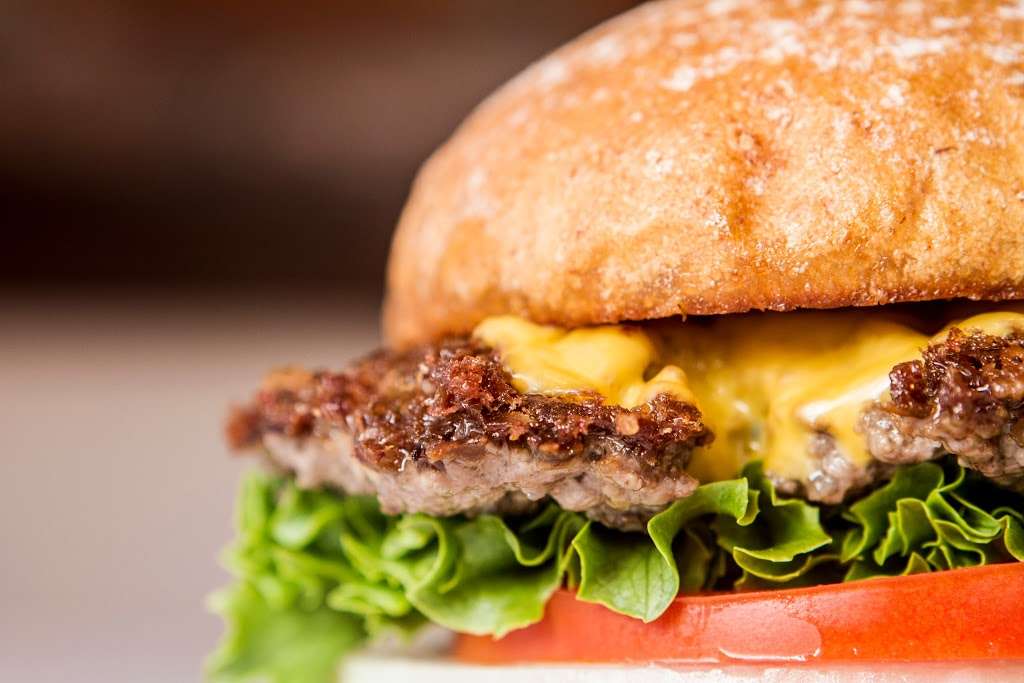 Burger Lounge | 16490 Paseo Del Sur #105, San Diego, CA 92127, USA | Phone: (858) 759-1388