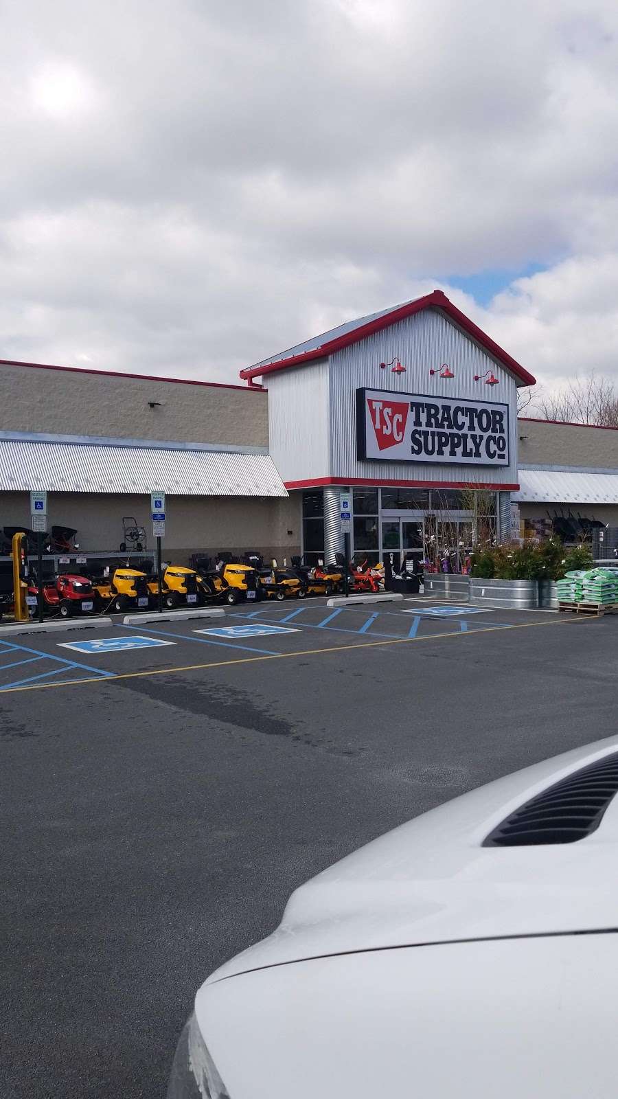 Tractor Supply Co. | 1300 S Dupont Blvd, Smyrna, DE 19977, USA | Phone: (302) 659-3333