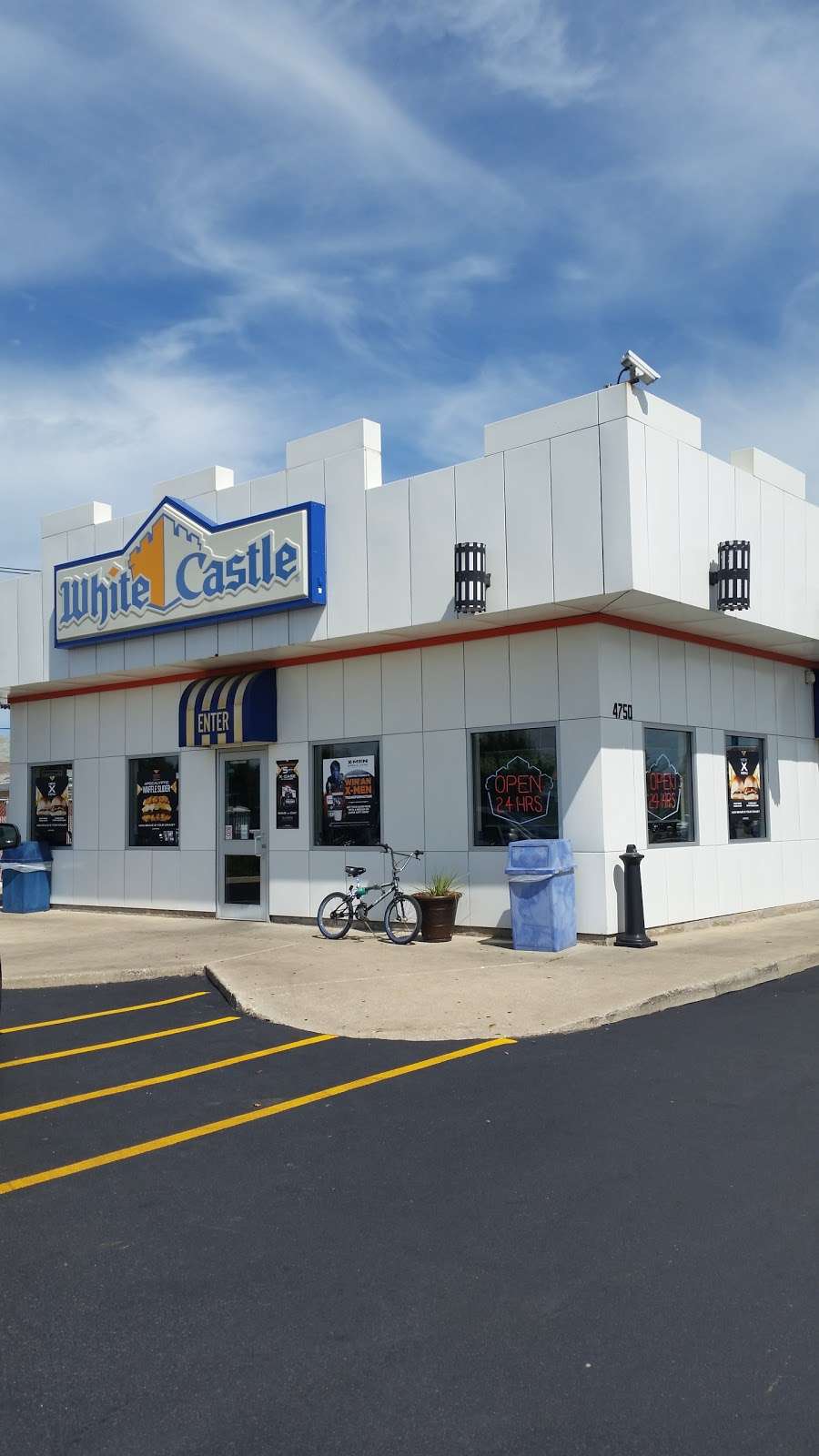 White Castle | 4750 W 63rd St, Chicago, IL 60629, USA | Phone: (773) 767-6765