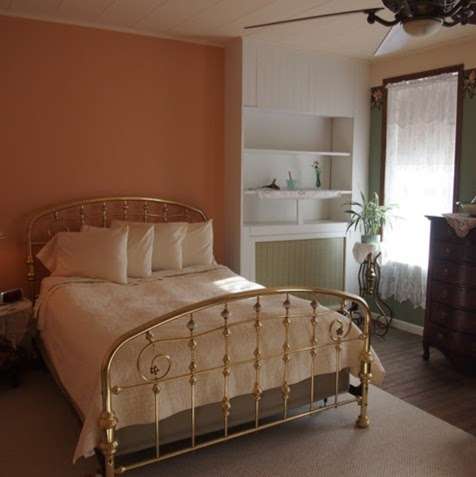 The Maids Quarters Bed, Breakfast & Tearoom | 402 S Centre St, Pottsville, PA 17901, USA | Phone: (484) 223-9497