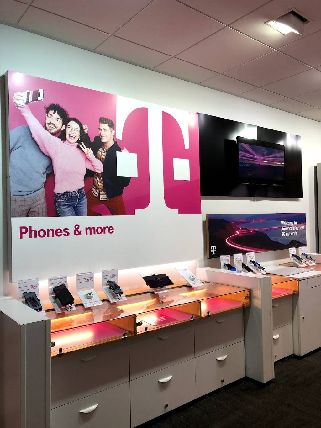 T-Mobile | 2090 N Rainbow Blvd, Las Vegas, NV 89108, USA | Phone: (702) 631-8944