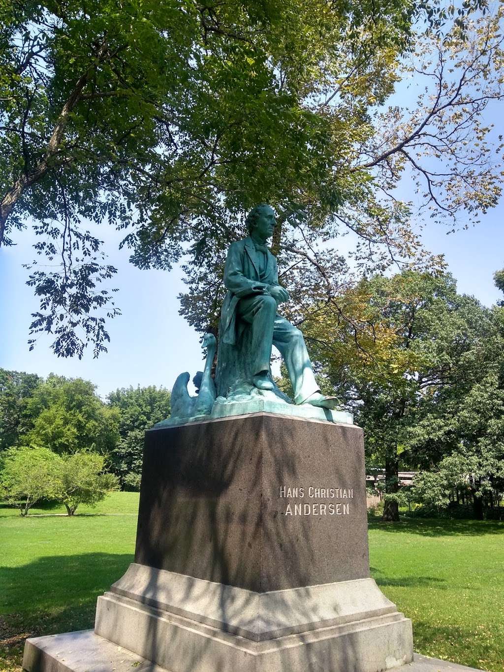 Hans Christian Andersen statue | 2000-2058 N Stockton Dr, Chicago, IL 60614, USA