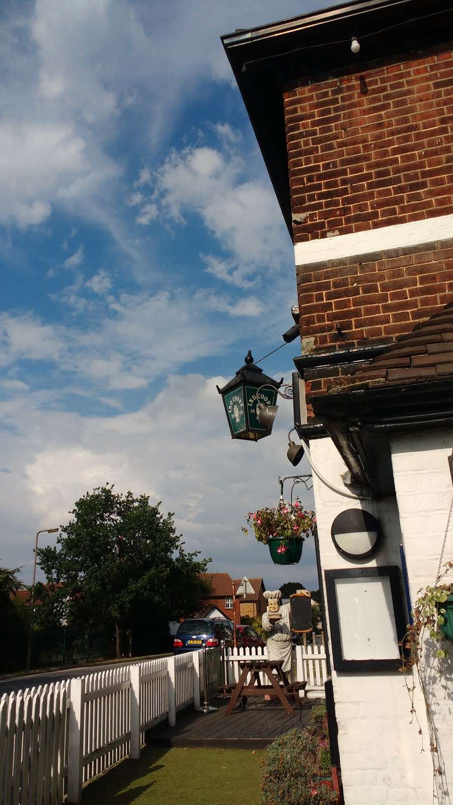 Railway Hotel | 13 Station Rd, West Horndon, Brentwood CM13 3TL, UK | Phone: 01277 811340