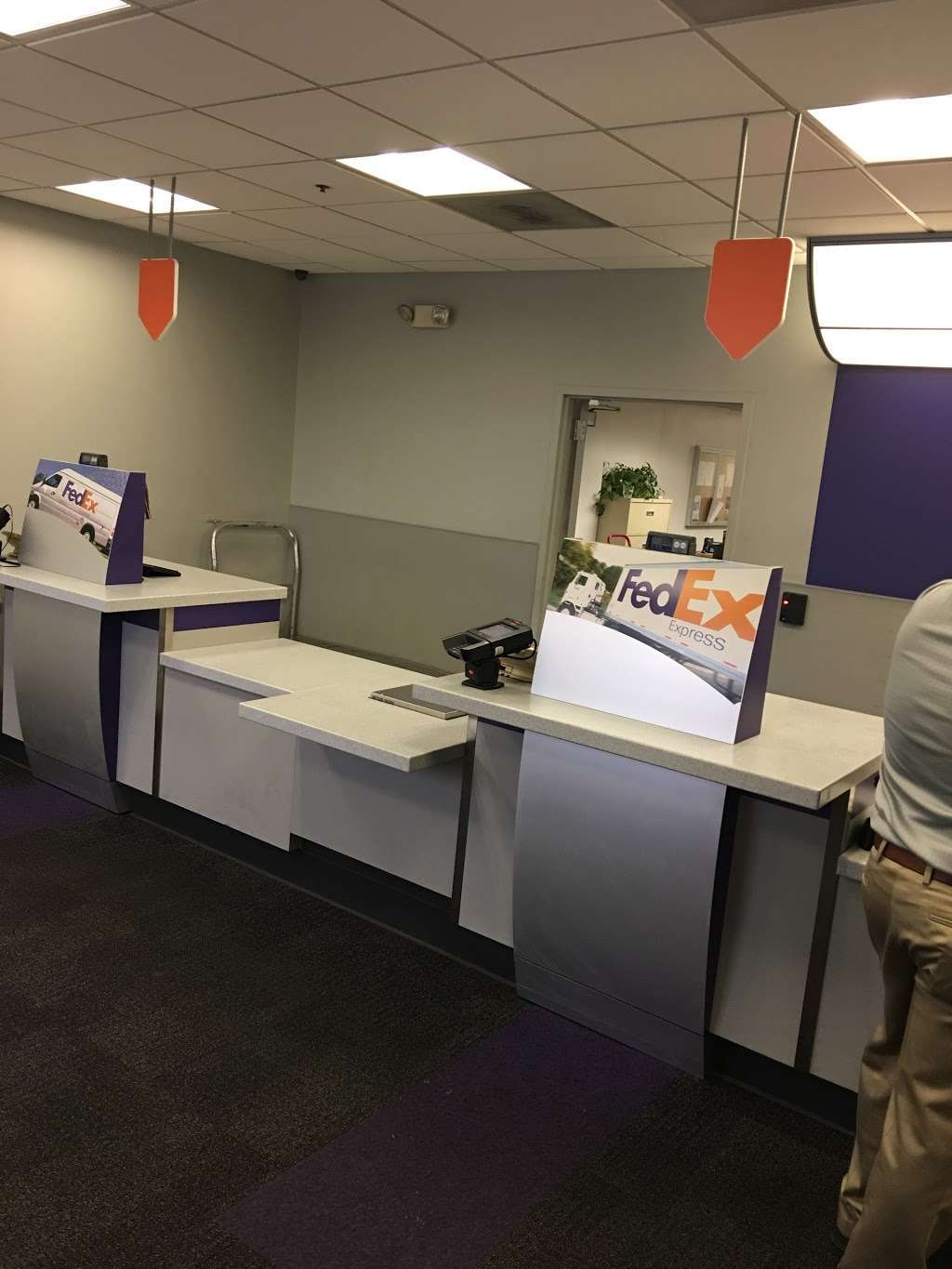 FedEx Ship Center | 719 N Hammonds Ferry Rd, Linthicum Heights, MD 21090, USA | Phone: (800) 463-3339