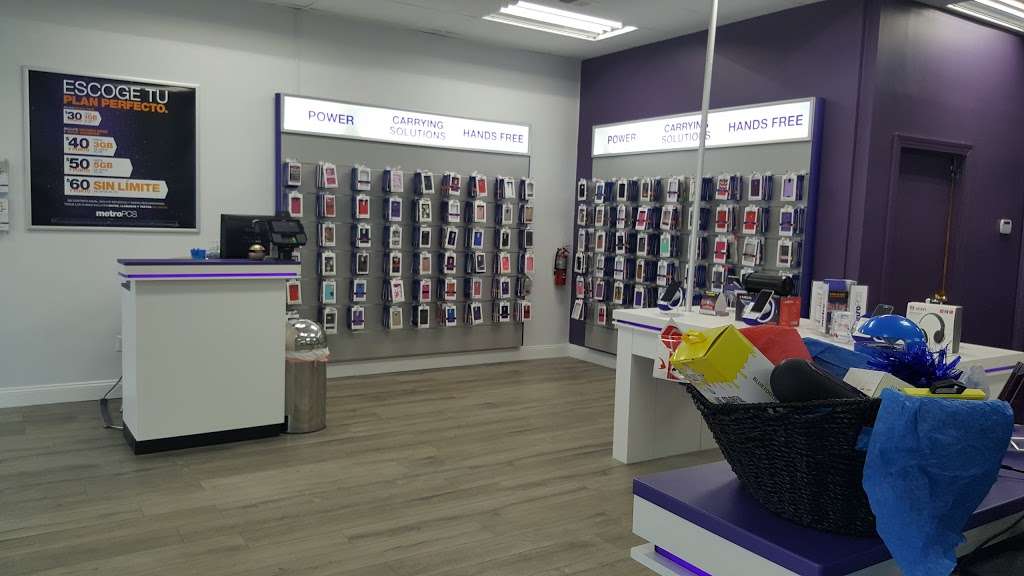 Metro by T-Mobile | 642 S Dillard St, Winter Garden, FL 34787, USA | Phone: (407) 574-2729