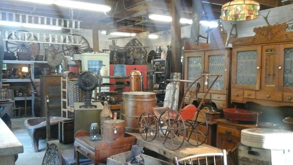 Shawnee Road Antiques | 638 E Shawnee Rd #8712, Baroda, MI 49101, USA | Phone: (269) 422-1382