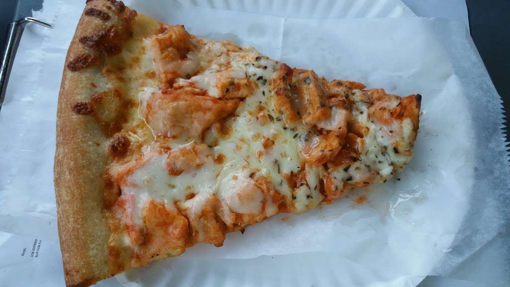 Victorio II Pizza | Photo 3 of 10 | Address: 20 Bay Shore Rd, Bay Shore, NY 11706, USA | Phone: (631) 586-5552