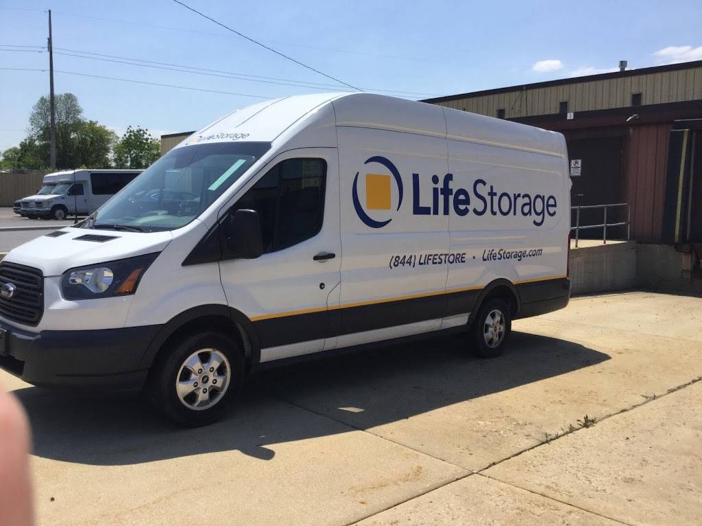 Life Storage - Milwaukee | 4565 N Green Bay Ave, Milwaukee, WI 53209, USA | Phone: (414) 376-3388