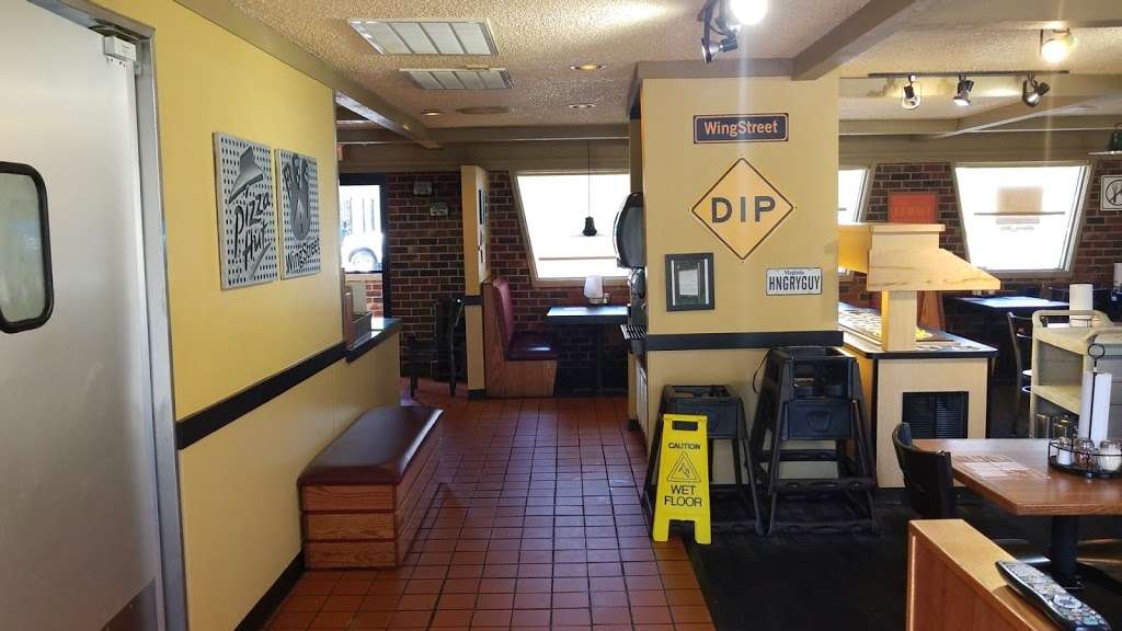 Pizza Hut | 156 E Broaddus Ave, Bowling Green, VA 22427, USA | Phone: (804) 633-6110