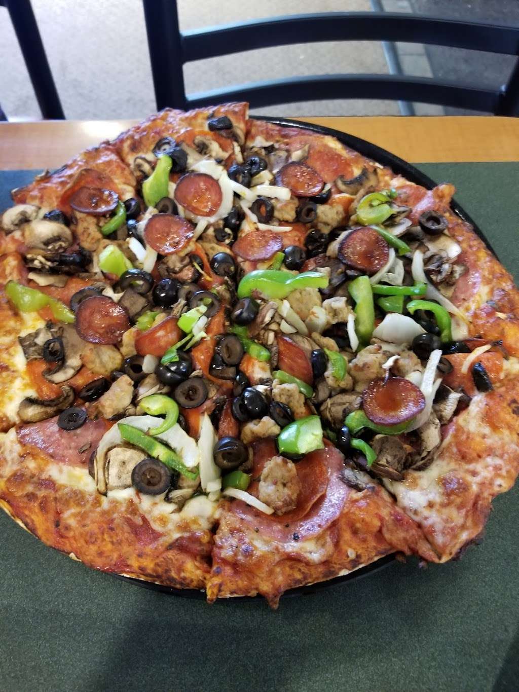 Round Table Pizza | 1409 Fitzgerald Dr, Pinole, CA 94564 | Phone: (510) 222-5555