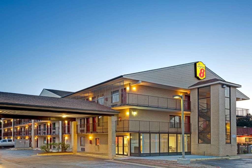 Super 8 by Wyndham Fredericksburg | 557Warrenton Road, Fredericksburg, VA 22405 | Phone: (540) 693-2379