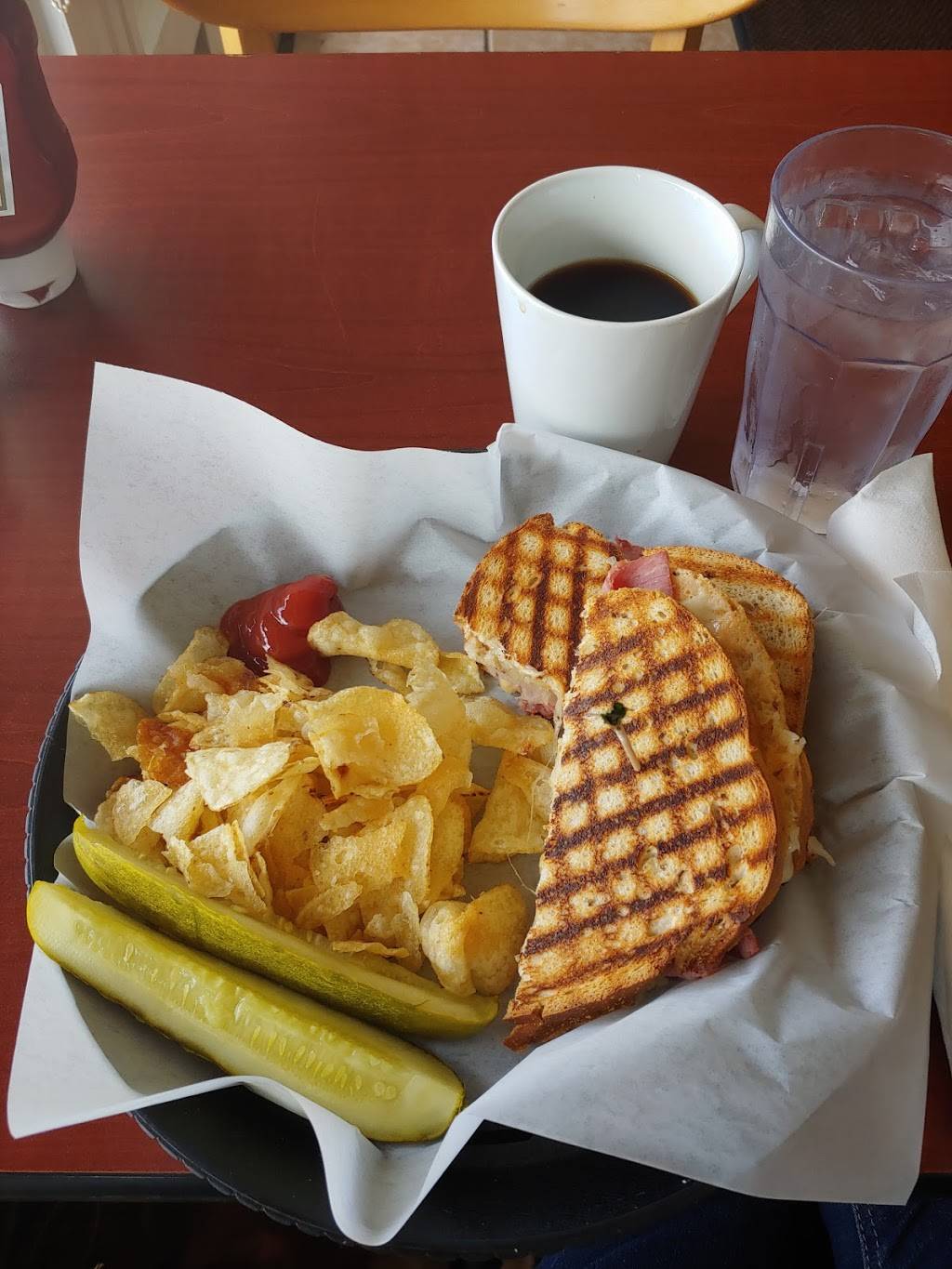 Front Street Café | 120 Front St, New Richmond, OH 45157, USA | Phone: (513) 553-4800