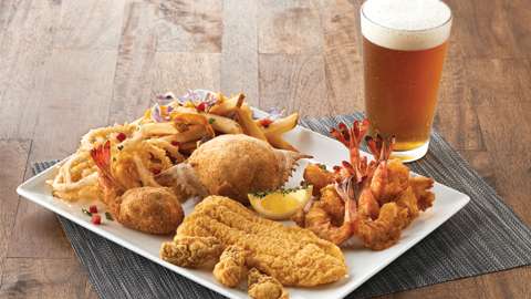 Landrys Seafood House | 5310 Seawall Blvd, Galveston, TX 77551, USA | Phone: (409) 744-1010