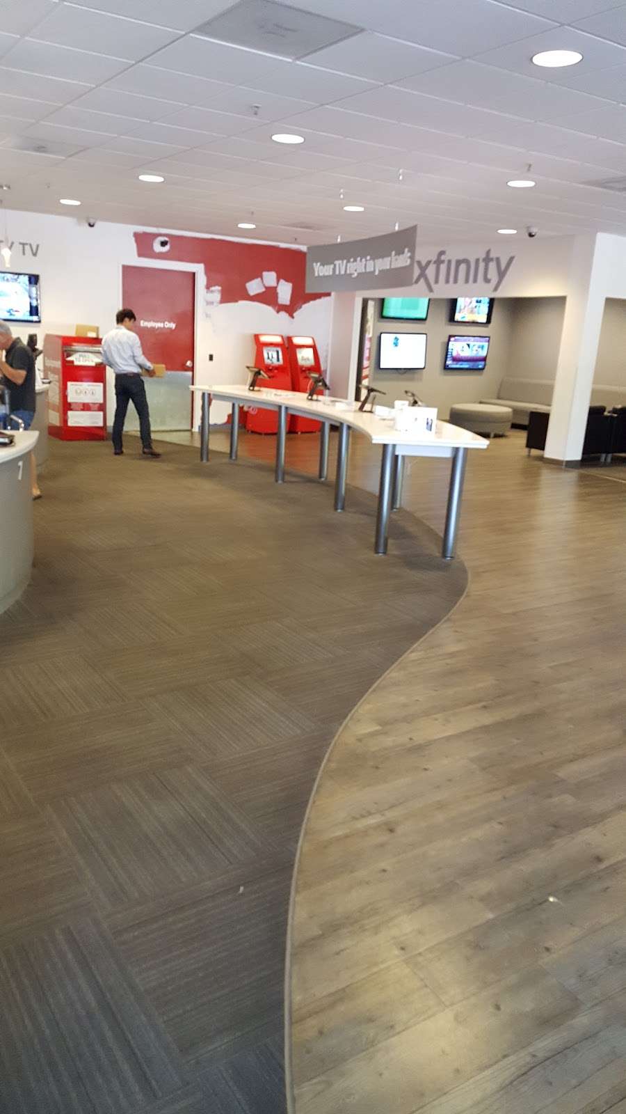 Xfinity Store by Comcast | 717 E El Camino Real Suite 8, Sunnyvale, CA 94087, USA | Phone: (800) 934-6489