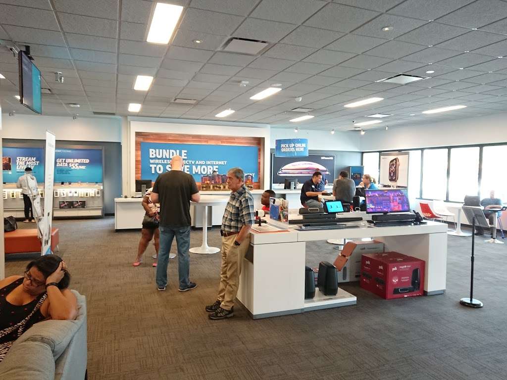 AT&T Store | 11380 Pines Blvd, Pembroke Pines, FL 33026, USA | Phone: (954) 430-7052
