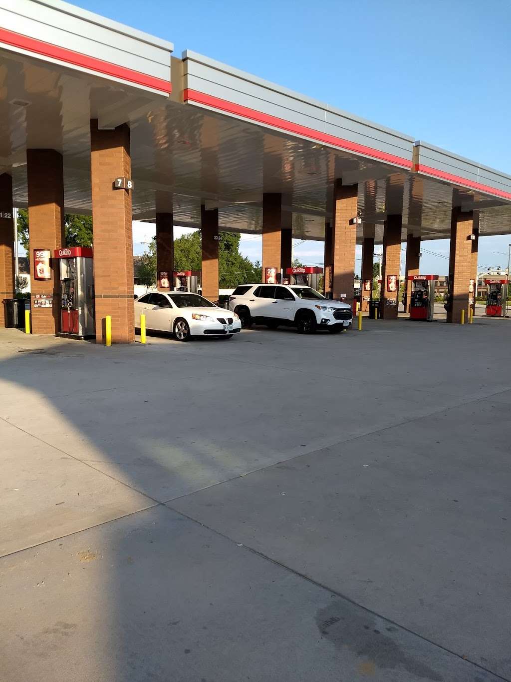 QuikTrip | 9600 N Oak Trafficway, Kansas City, MO 64155