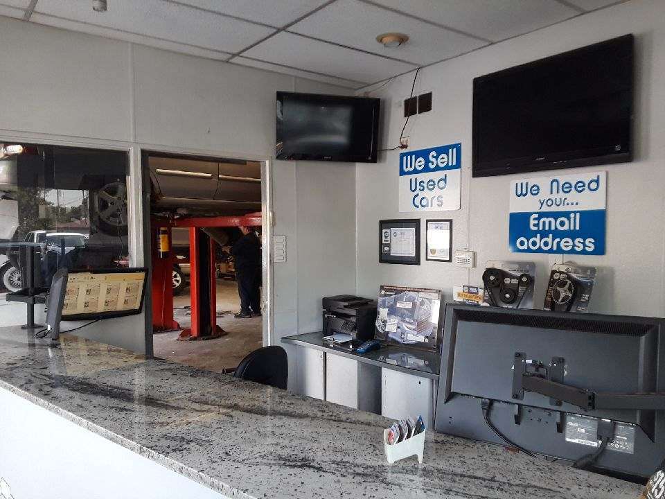 Howard Auto Service | 2857 Howard St, Chicago, IL 60645, USA | Phone: (773) 262-7193