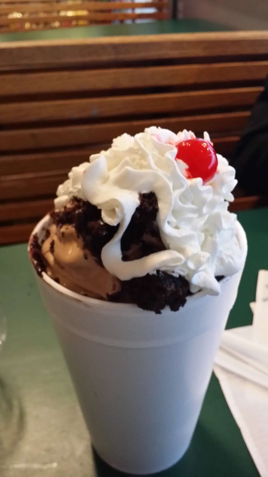 Holiday Ice Cream | 4159 US-130, Beverly, NJ 08010, USA | Phone: (609) 871-1611