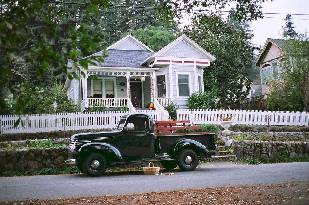 The Historic Hartman House Inn | 13025 Pine St, Boulder Creek, CA 95006, USA | Phone: (831) 431-3933