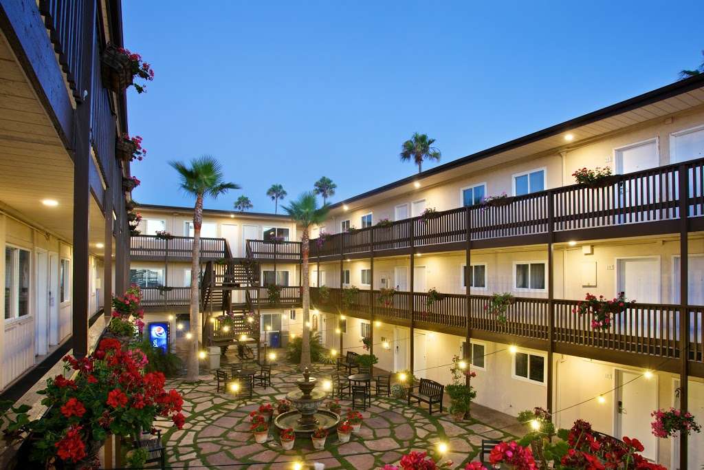 Ocean Beach Hotel | 5080 Newport Ave, San Diego, CA 92107, USA | Phone: (619) 223-7191