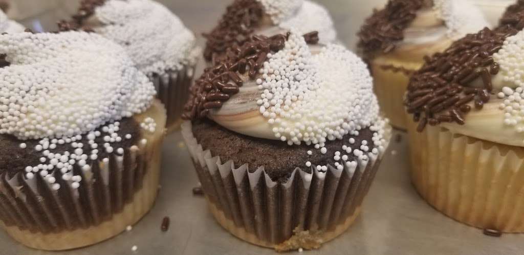 Sumpin Sweet gourmet cupcakes | 1500 E 128th Ave #100, Thornton, CO 80233, USA | Phone: (303) 452-5600