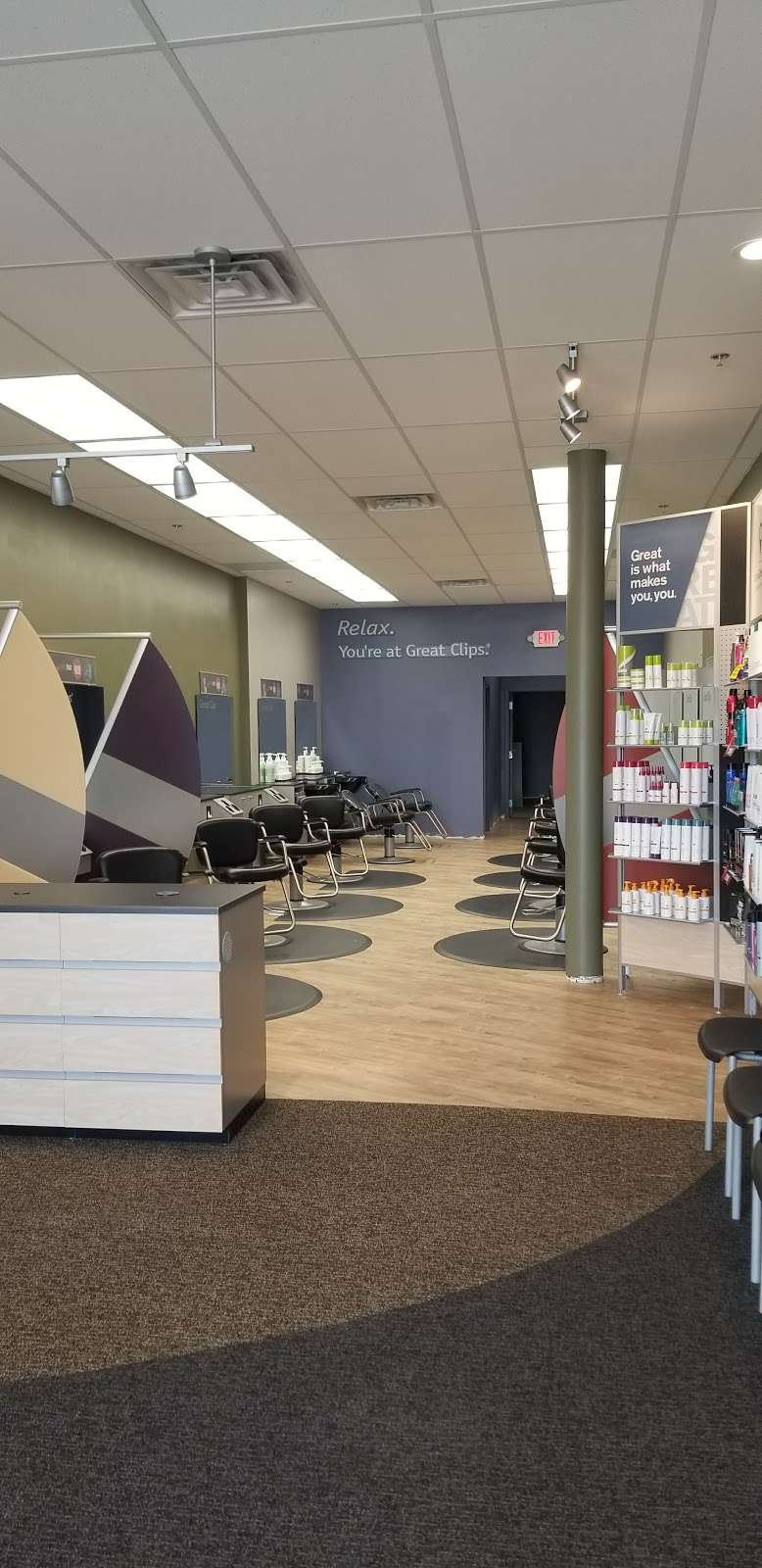 Great Clips | 537 S Schmale Rd, Carol Stream, IL 60188, USA | Phone: (630) 933-0416