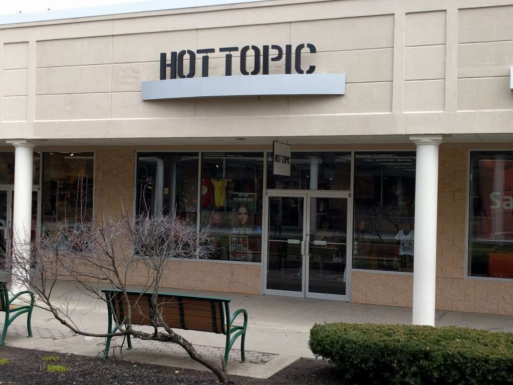 Hot Topic | 1000 Premium Outlets Dr Space E05, Tannersville, PA 18372, USA | Phone: (570) 629-0818