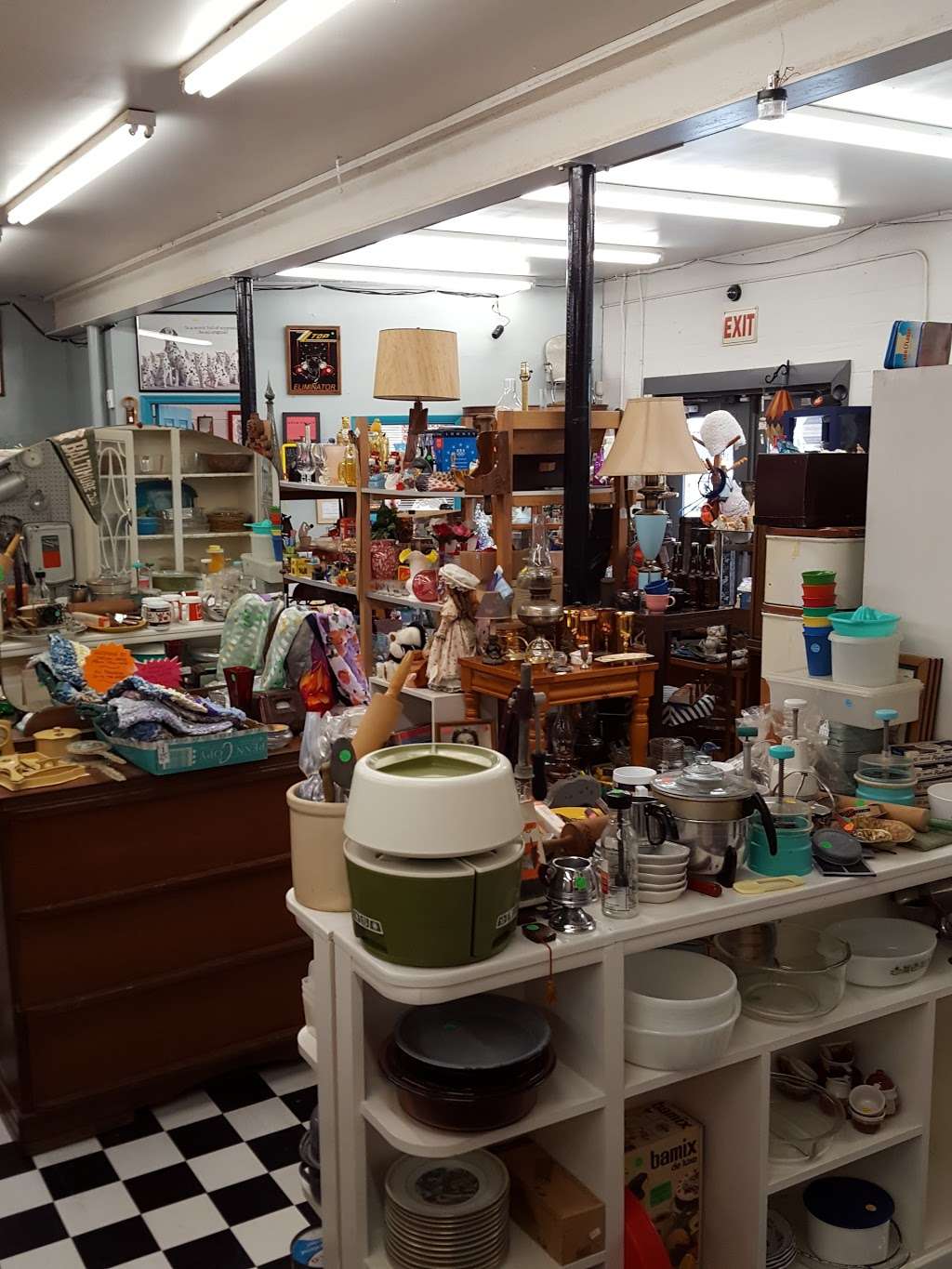 Sulleys Antiques & Collectables | 536 S Main St, Shrewsbury, PA 17361, USA | Phone: (717) 942-5905