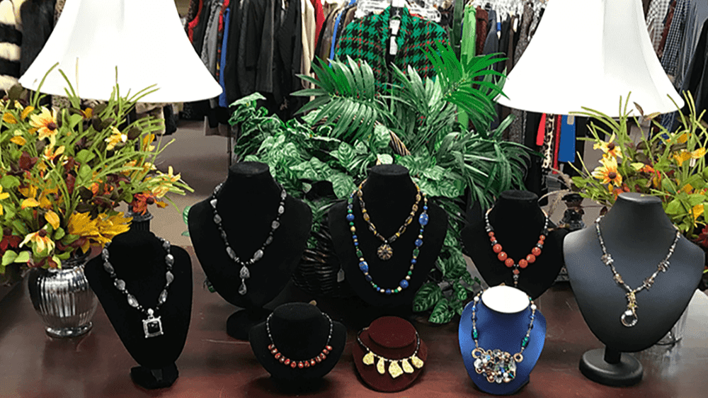 Top Drawer Resale Boutique | 9433 Mission Rd, Leawood, KS 66206 | Phone: (913) 642-2292