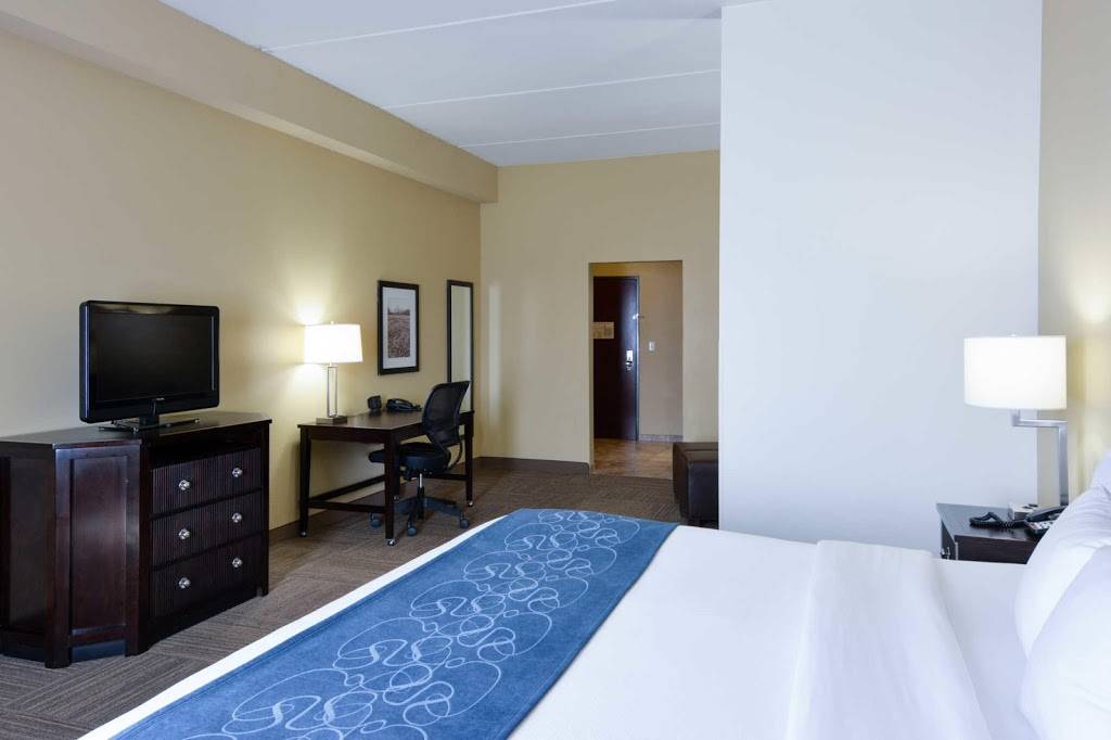 Comfort Suites Frisco | 9700 Dallas Pkwy, Frisco, TX 75034, USA | Phone: (972) 668-9700