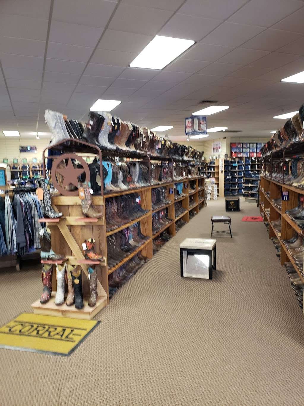 Boot Barn | 3127 SE Military Dr #121, San Antonio, TX 78223, USA | Phone: (210) 338-8907