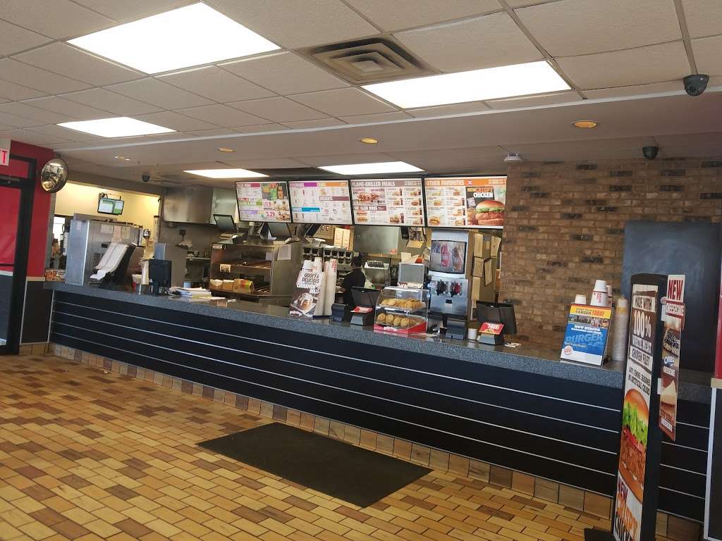 Burger King | 2320 Green Bay Rd, North Chicago, IL 60064, USA | Phone: (224) 656-6319