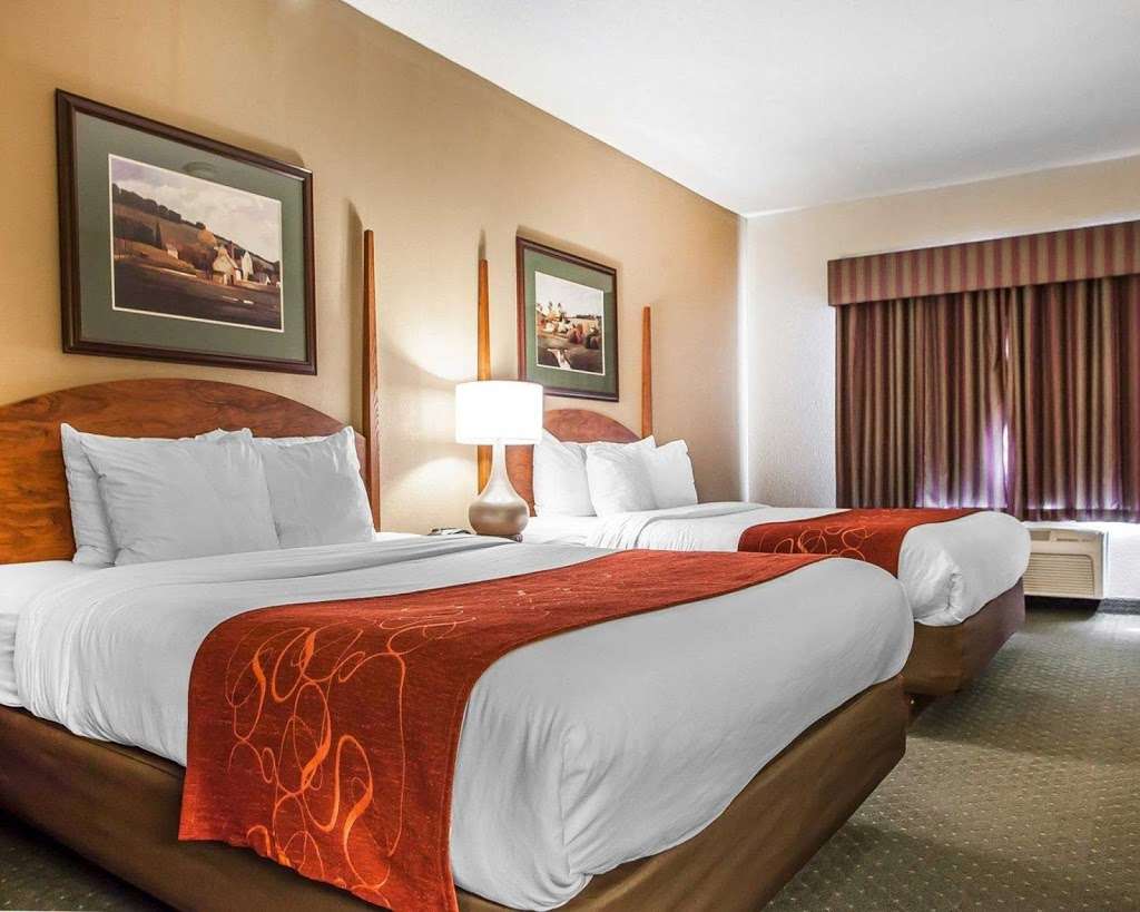 Comfort Suites Milwaukee Airport | 6362 South 13th Street, Oak Creek, WI 53154, USA | Phone: (414) 376-4284