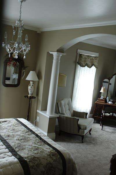 Hampsher Hotel | E Krack St, Forrest, IL 61741, USA