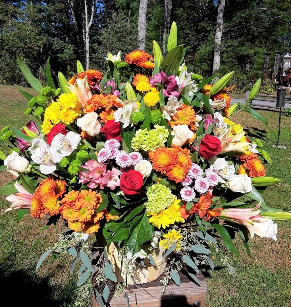 Jills Flower Shop | 226 Union St, Millis, MA 02054 | Phone: (781) 856-5871