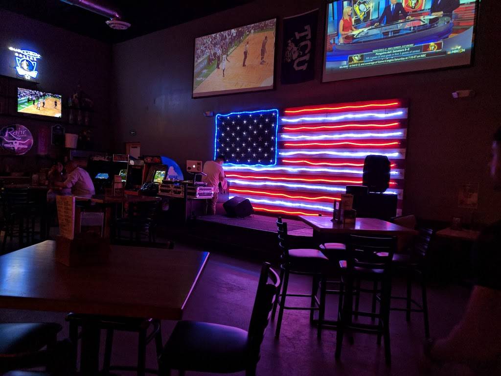 Landmark Bar & Kitchen | 3008 Bledsoe St, Fort Worth, TX 76107, USA | Phone: (817) 984-1166