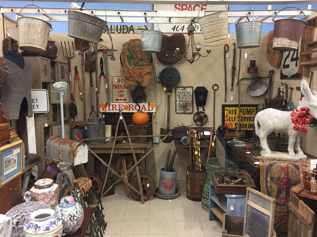 Resettlers Antique Mall | 1635 Salisbury Rd, Statesville, NC 28677, USA | Phone: (704) 872-6211