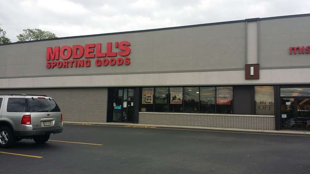 Modells Sporting Goods | 274 Passaic Ave, Kearny, NJ 07032 | Phone: (201) 246-9400