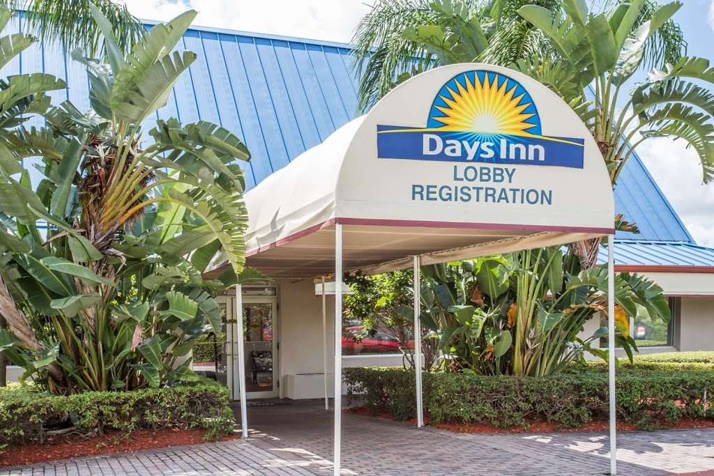 Days Inn by Wyndham West Palm Beach | 2300 45th St, West Palm Beach, FL 33407, USA | Phone: (561) 331-3153