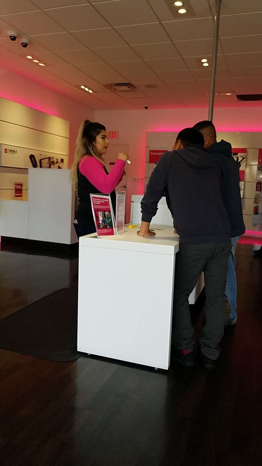 T-Mobile | 720 S Harbor Blvd, Santa Ana, CA 92704, USA | Phone: (714) 873-2092