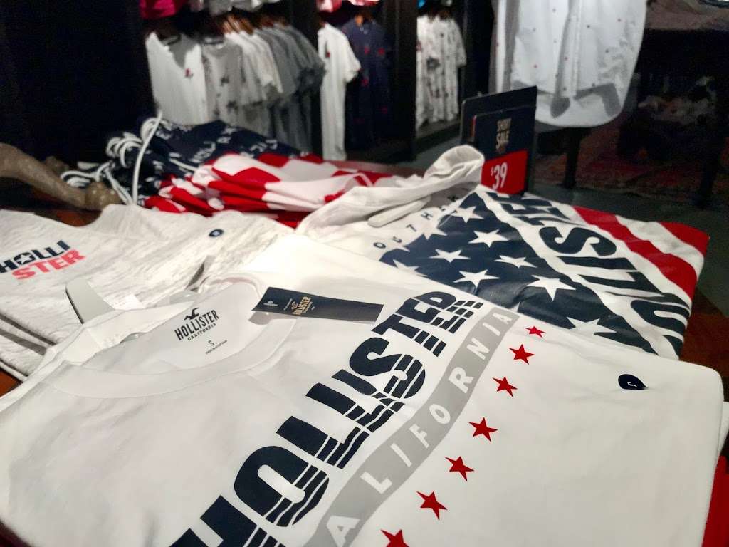 Hollister Co. | 1201 Broadway, Spc W233, Saugus, MA 01906, USA | Phone: (781) 231-2725