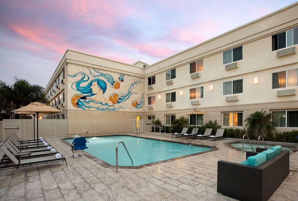 The Redondo Beach Hotel | 400 N Harbor Dr, Redondo Beach, CA 90277 | Phone: (310) 376-0746