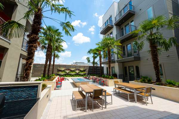 Encore Montrose Apartments | 4508 Graustark St, Houston, TX 77006 | Phone: (713) 647-3111