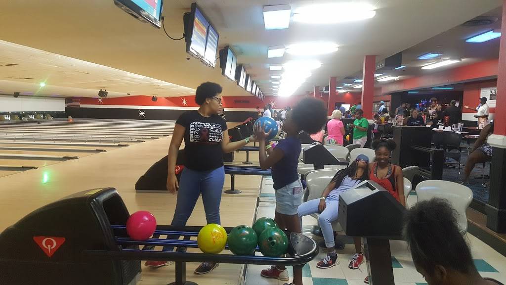 AMF Norfolk Lanes | 2441 E Little Creek Rd, Norfolk, VA 23518, USA | Phone: (757) 583-1571