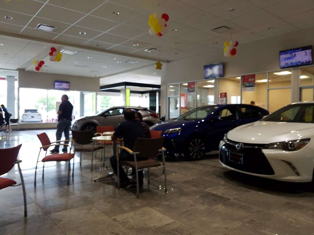 Westbury Toyota | 1121 Old Country Rd, Westbury, NY 11590 | Phone: (516) 272-4499