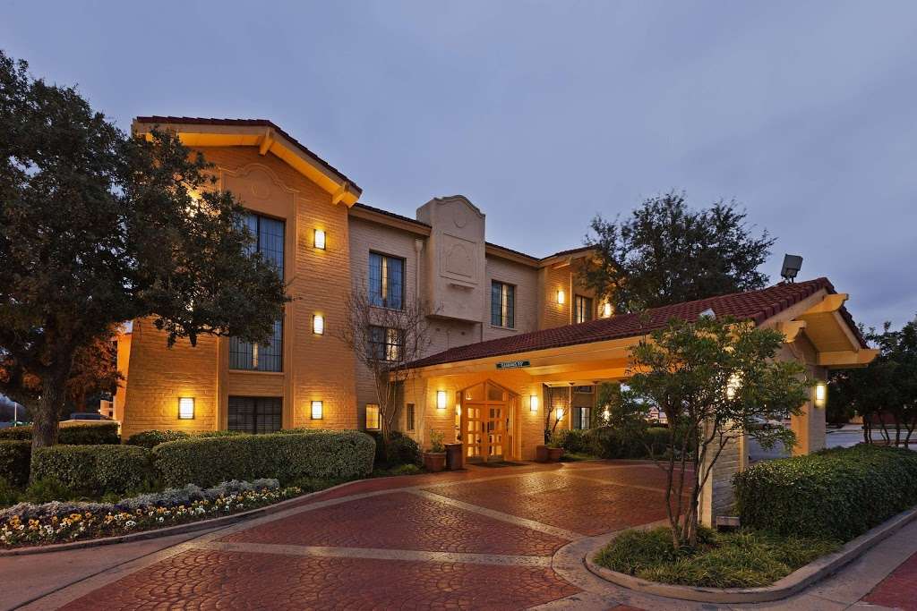 La Quinta Inn by Wyndham San Antonio I-35 N at Toepperwein | 12822 I-35, San Antonio, TX 78233, USA | Phone: (210) 657-5500
