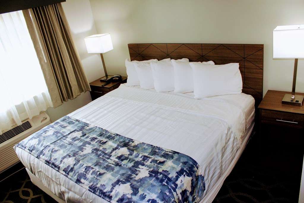 Atelier Boutique Hotel IAH | 7114 Will Clayton Pkwy, Humble, TX 77338, USA | Phone: (832) 644-5938